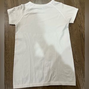 Ivivva- white short sleeve top, size 12, perfect condition
